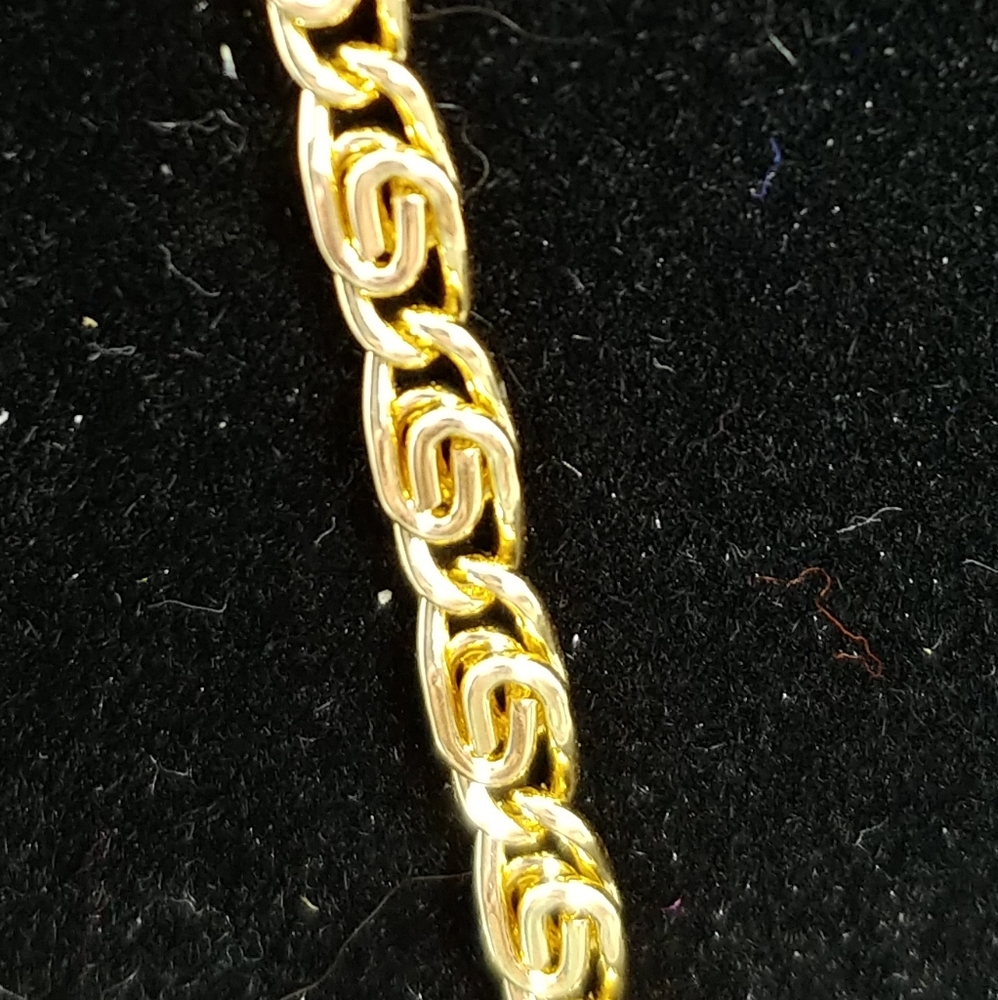 Lovely Gold Toned Chain